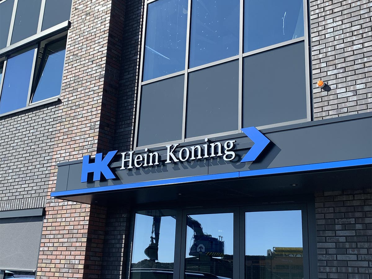 hein-koning-logo-op-gebouw