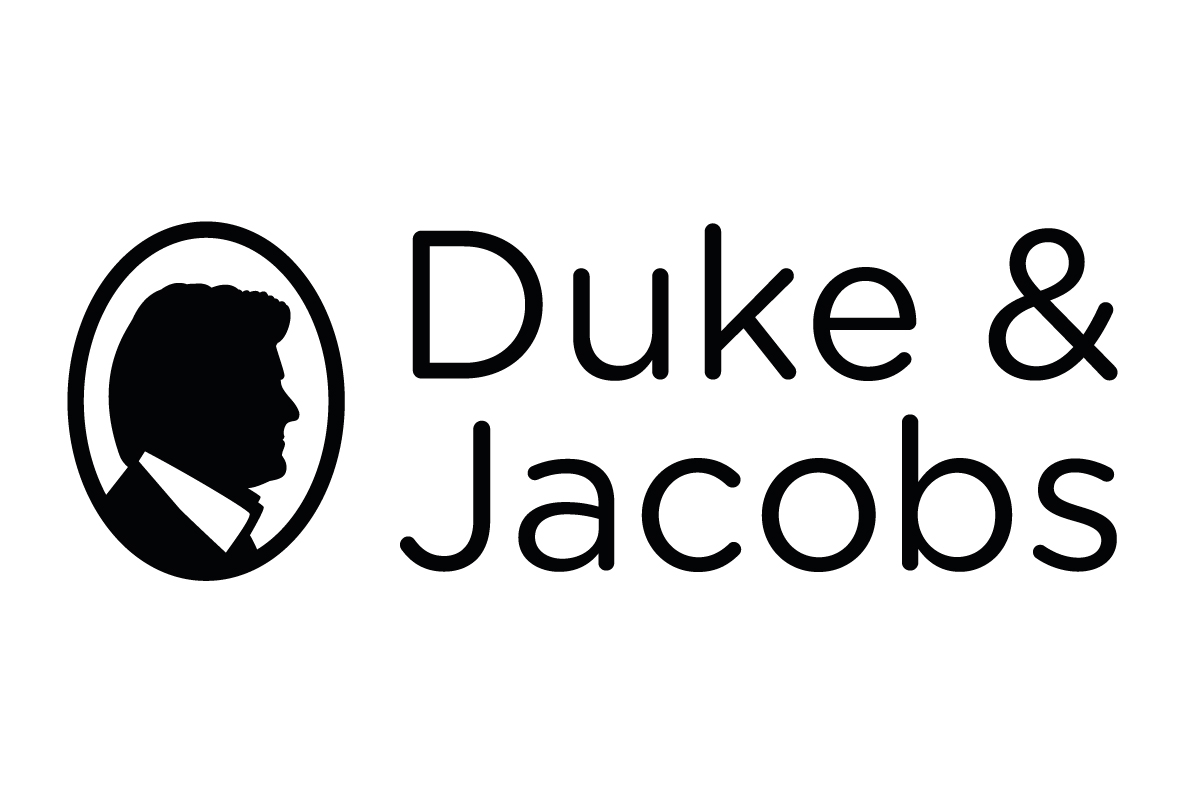 logo-dukejacobs Logo Hein Koning Administratie en Belastingadvies, de bedrijfsnaam vormgegeven als HTML-tag tussen punthaken